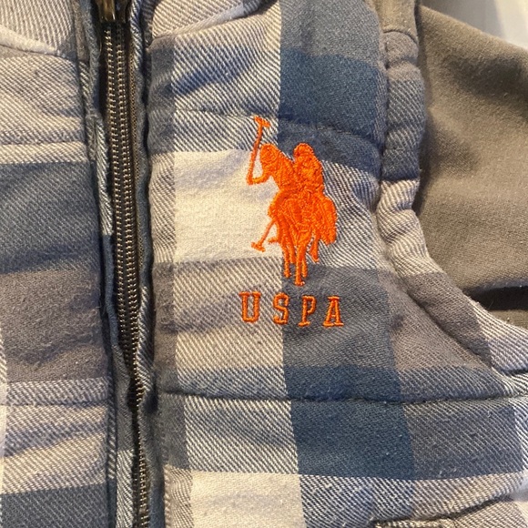 ❤️3/$30❤️US Polo Hooded Vest Sweater Size 12m - Picture 2 of 5